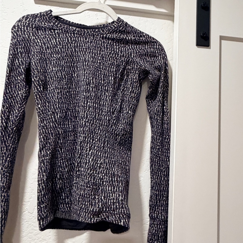 Lululemon Athletica Black and White Long Sleeve Top